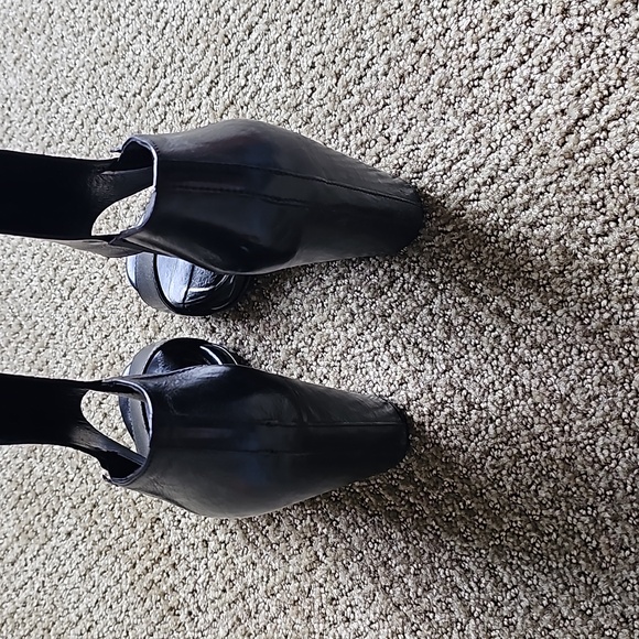Vic Matie ladies heels with open toe. Black leather.  Great condition. Size 38 - Picture 2 of 11